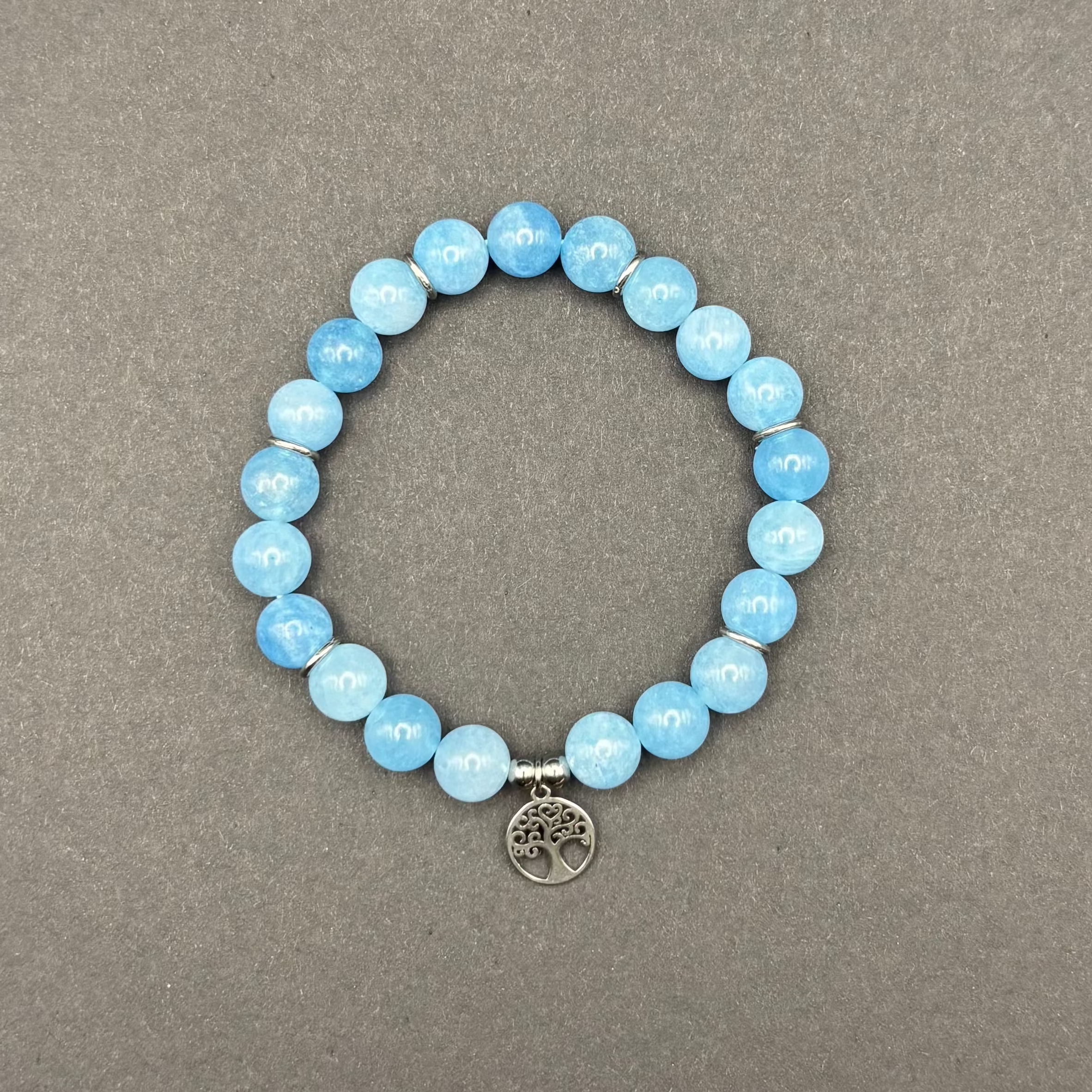 blaues Armband aus Aquamarin Perlen mit Lebensbaum Yggdrasil Weltenbaum Anhänger Charm