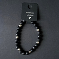 Armband mit schwarzen und silberfarbenen Perlen aus Lavastein und Edelstahl