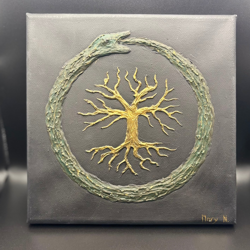 grüne Schlange um goldenen Baum auf schwarzem Hintergrund